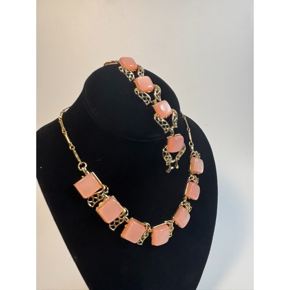 Vintage Gold Tone Lucite Necklace Set Intricate Metal Work Filigree Coro READ - Picture 5 of 13